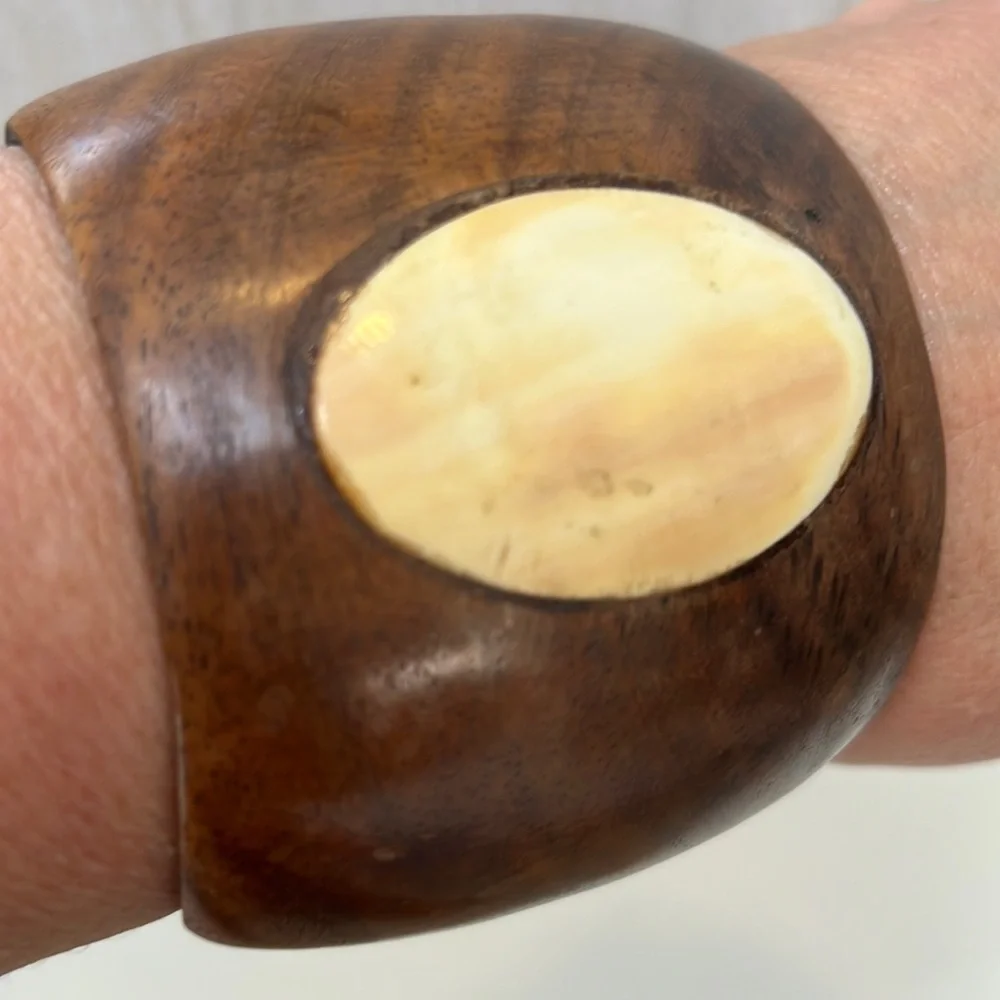 Large WOOD Cuff bracelet inset shell - Picture 1 of 11